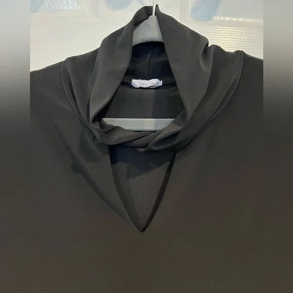 Le Lis Black Sleeveless Top - Picture 3 of 3